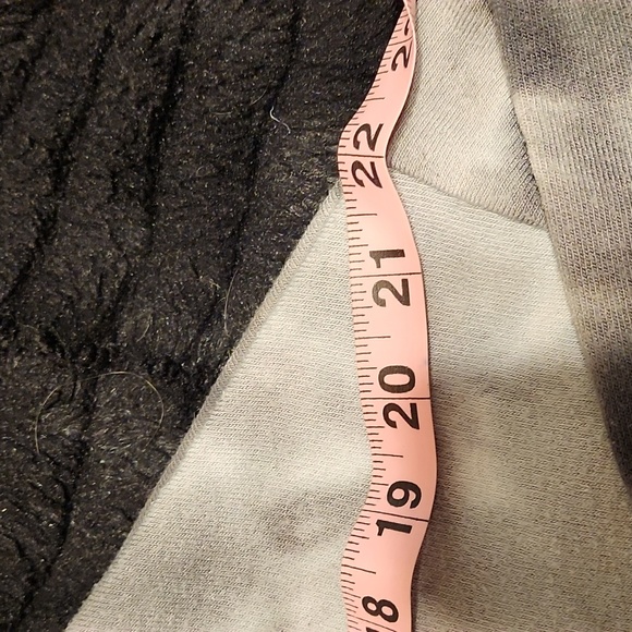 Rue 21 - SM Gray/White Cloudy Day Tie Dye Cropped Hoodie - Picture 4 of 10